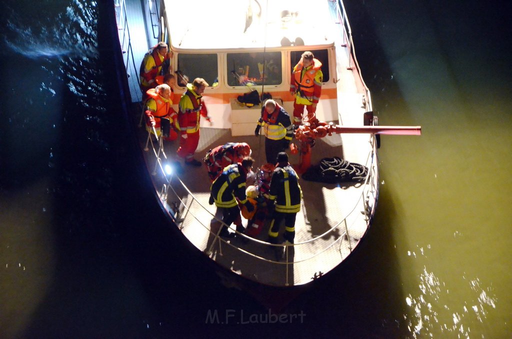 Einsatz BF Hoehenretter Koelner Seilbahn Hoehe Zoobruecke P2553.JPG